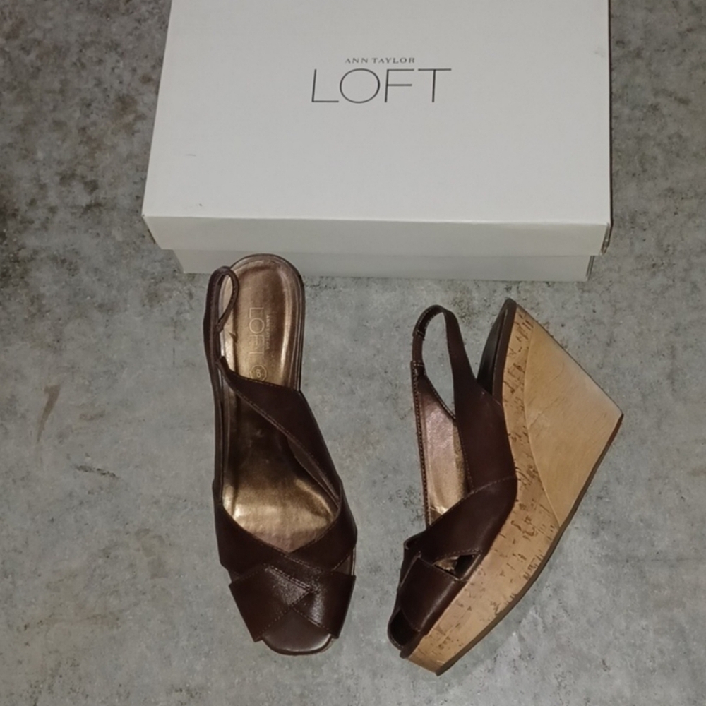 Ann Taylor Loft Castagno wooden heeled wedges size 8 brown
